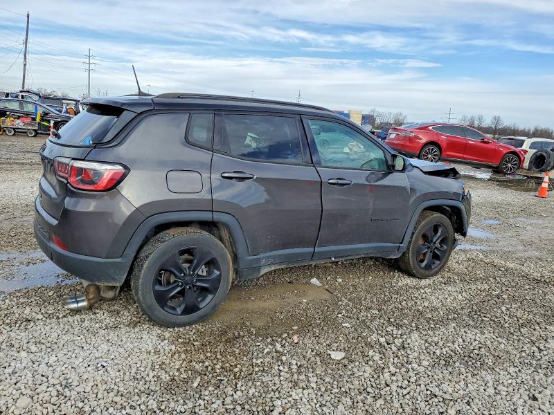Photo 3 from auction – 2018 JEEP COMPASS with VIN 3C4NJCBB8JT322277