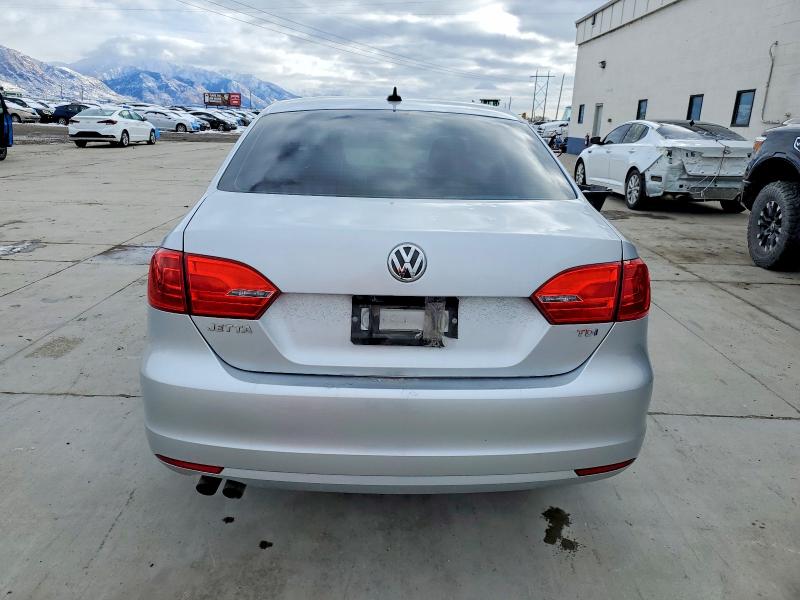 Photo 6 from auction – 2014 VOLKSWAGEN JETTA TDI with VIN 3VWLL7AJ7EM308174