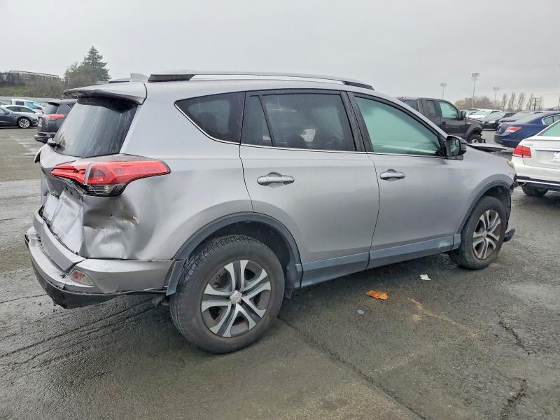Photo 3 from auction – 2018 TOYOTA RAV4 with VIN JTMZFREV8JD130729