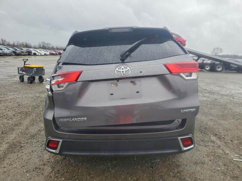 Photo 6 from auction – 2017 TOYOTA HIGHLANDER with VIN 5TDYZRFHXHS217588