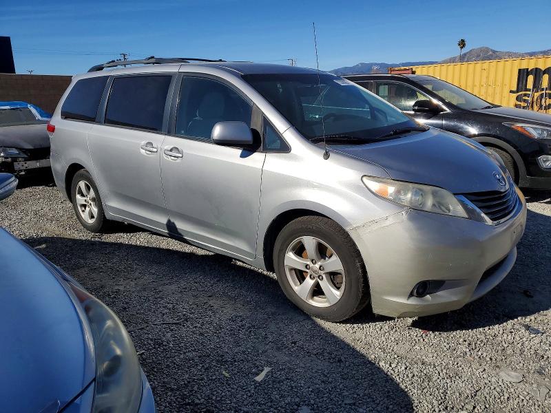 Zdjęcie 4 z aukcji – 2012 TOYOTA SIENNA LE z VIN 5TDKK3DC7CS207883