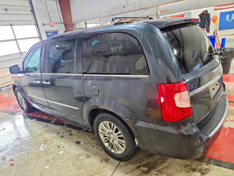 Photo 2 from auction – 2014 CHRYSLER TOWN & COU with VIN 2C4RC1CG0ER251532
