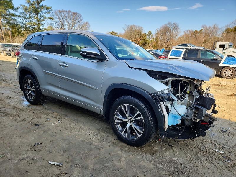 Photo 4 from auction – 2017 TOYOTA HIGHLANDER with VIN 5TDBZRFH0HS434217