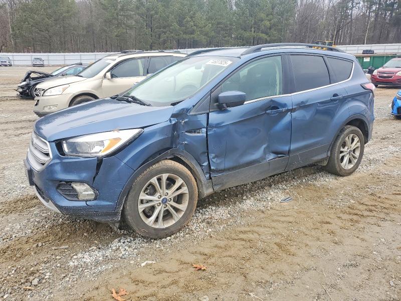 FORD ESCAPE 2018 مع رقم تعريف المركبة 1FMCU9GDXJUC60586 - صورة من المزاد
