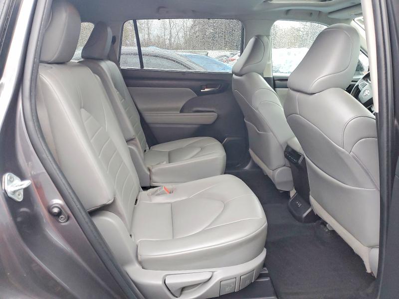 Photo 11 from auction – 2022 TOYOTA HIGHLANDER with VIN 5TDGZRBH8NS180456