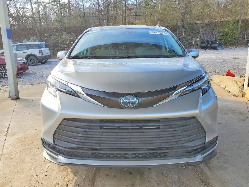 Photo 5 from auction – 2021 TOYOTA SIENNA LE with VIN 5TDKSKFC2MS035884