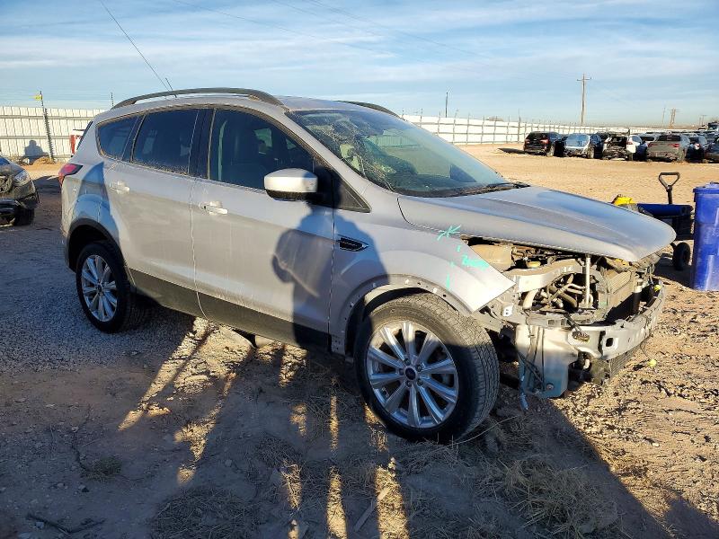 Photo 4 from auction – 2019 FORD ESCAPE SEL with VIN 1FMCU0HD2KUB84504