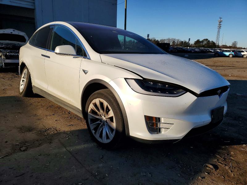 Photo 4 from auction – 2017 TESLA MODEL X with VIN 5YJXCAE23HF067825