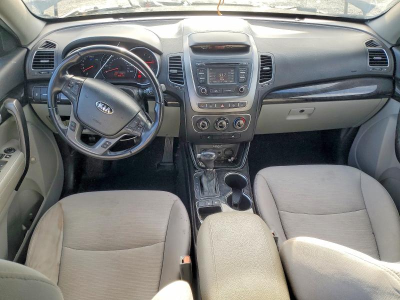 Photo 8 from auction – 2015 KIA SORENTO LX with VIN 5XYKT4A69FG610167