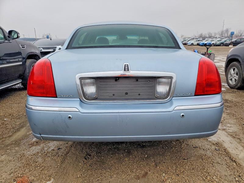 Photo 6 from auction – 2005 LINCOLN TOWN CAR with VIN 1LNHM82W35Y636892