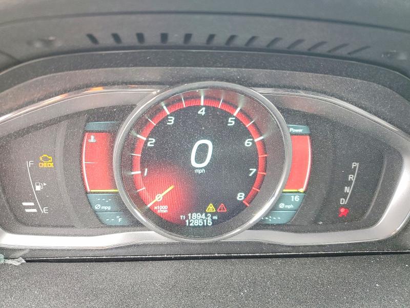 Photo 9 from auction – 2015 VOLVO V60 with VIN YV140MEB4F1196069