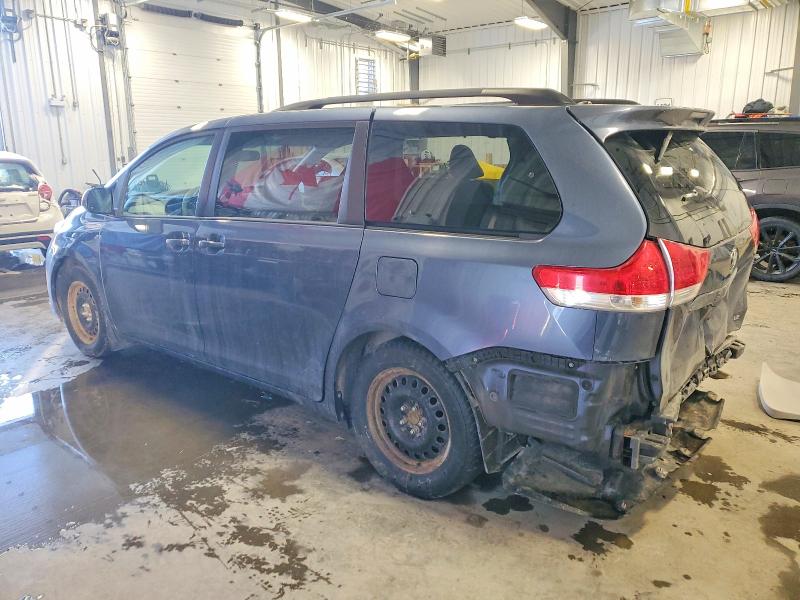 Photo 2 from auction – 2014 TOYOTA SIENNA with VIN 5TDKK3DC5ES479383