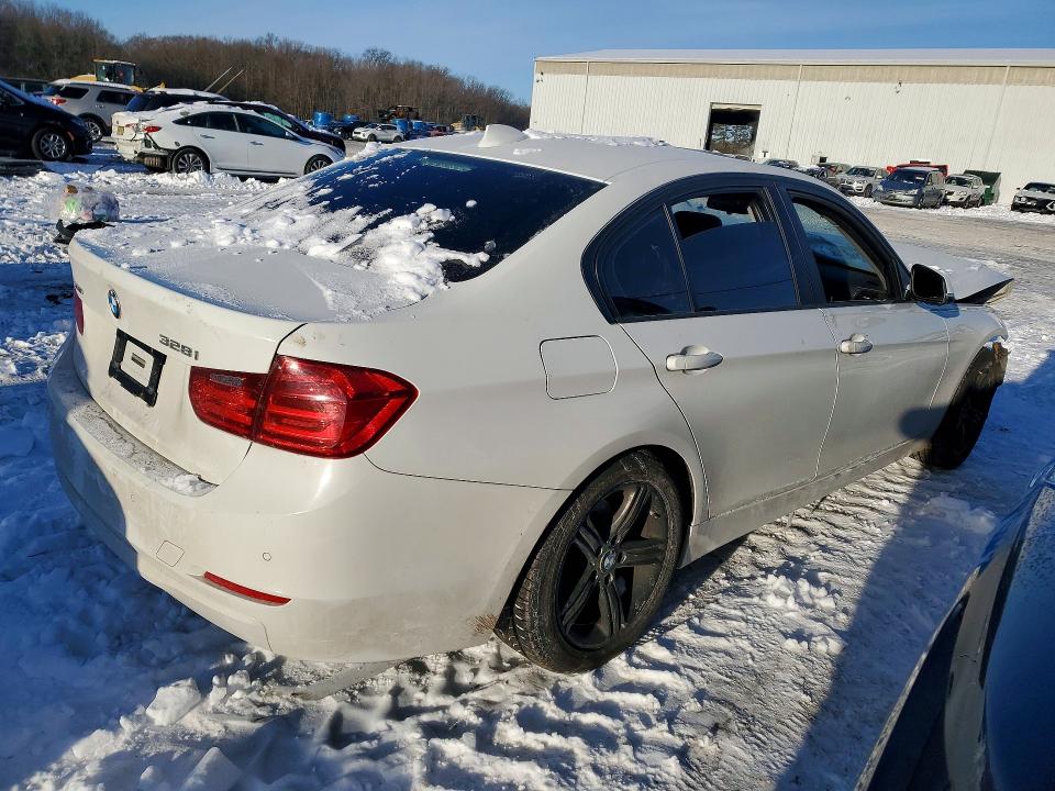 Photo 3 from auction – 2015 BMW 328 with VIN WBA3B5G59FNS18095