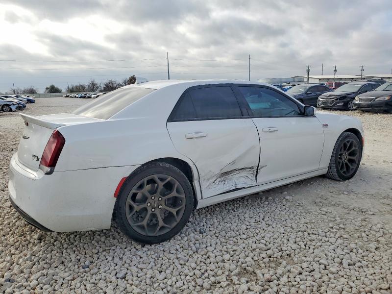 Photo 3 from auction – 2017 CHRYSLER 300 S with VIN 2C3CCABT5HH506324