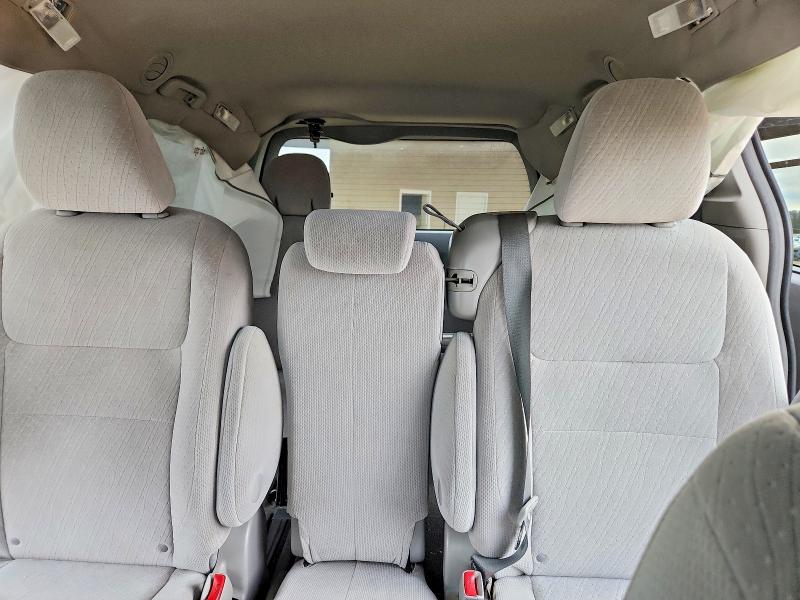 Photo 10 from auction – 2016 TOYOTA SIENNA LE with VIN 5TDKK3DC2GS730704
