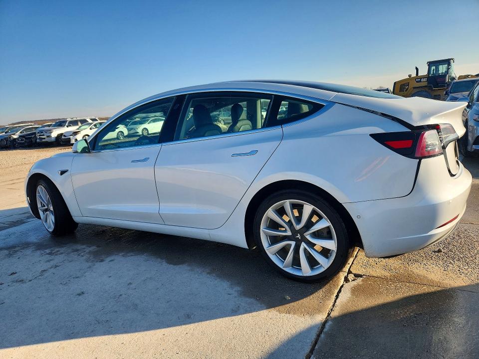 Photo 2 from auction – 2019 TESLA MODEL 3 with VIN 5YJ3E1EB3KF194669