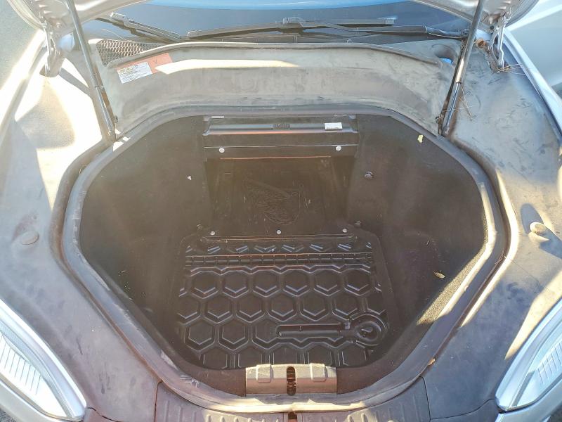 Photo 11 from auction – 2015 TESLA MODEL S 85 with VIN 5YJSA1H12FF083028