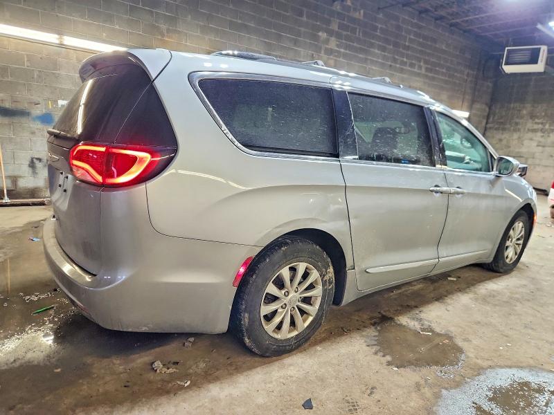 Photo 3 from auction – 2019 CHRYSLER PACIFICA T with VIN 2C4RC1BGXKR651272