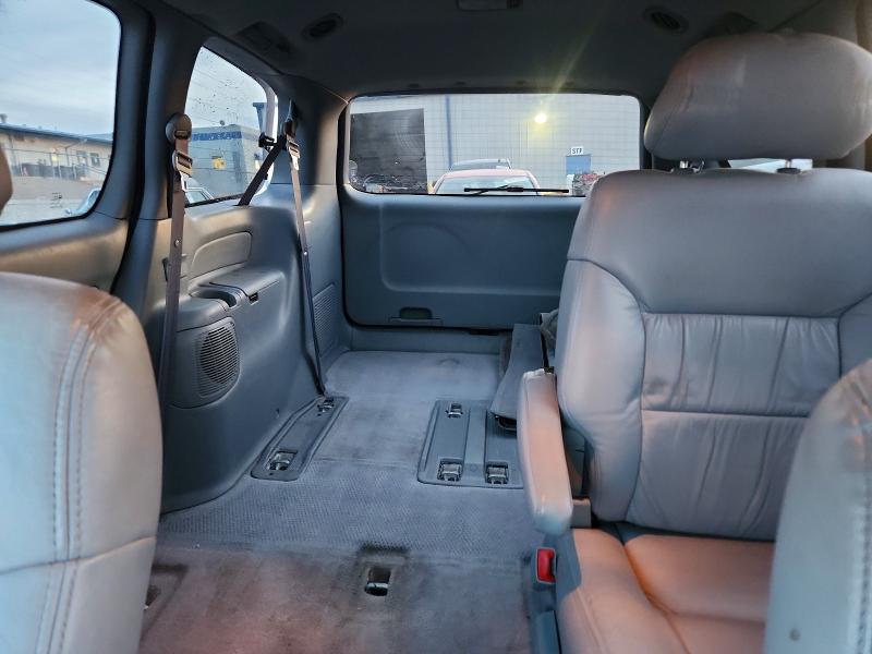 Photo 10 from auction – 2002 TOYOTA SIENNA LE with VIN 4T3ZF13C02U455320