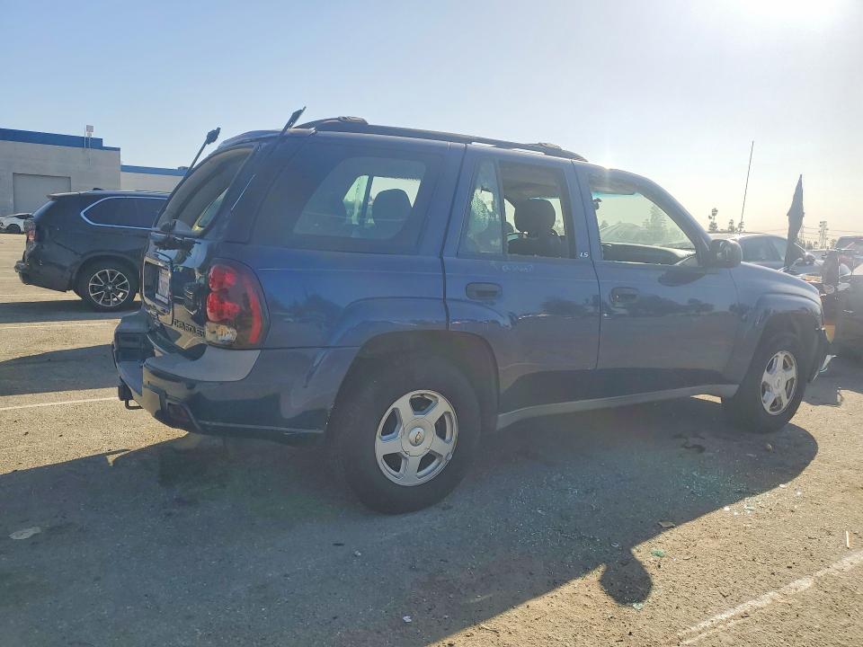 Photo 3 from auction – 2002 CHEVROLET TRAILBLAZE with VIN 1GNDS13S222493144