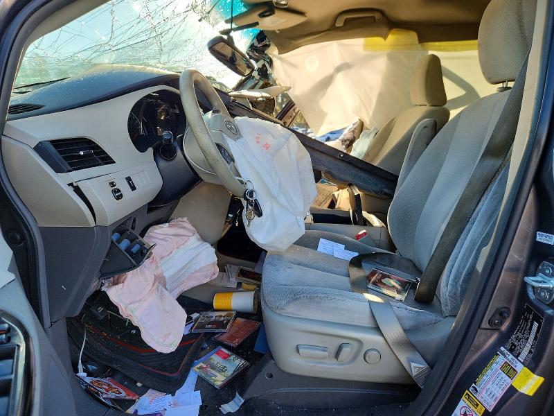 Photo 7 from auction – 2014 TOYOTA SIENNA with VIN 5TDKK3DC8ES504597