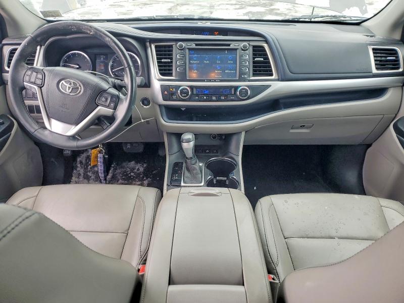 Photo 8 from auction – 2016 TOYOTA HIGHLANDER with VIN 5TDJKRFHXGS355328