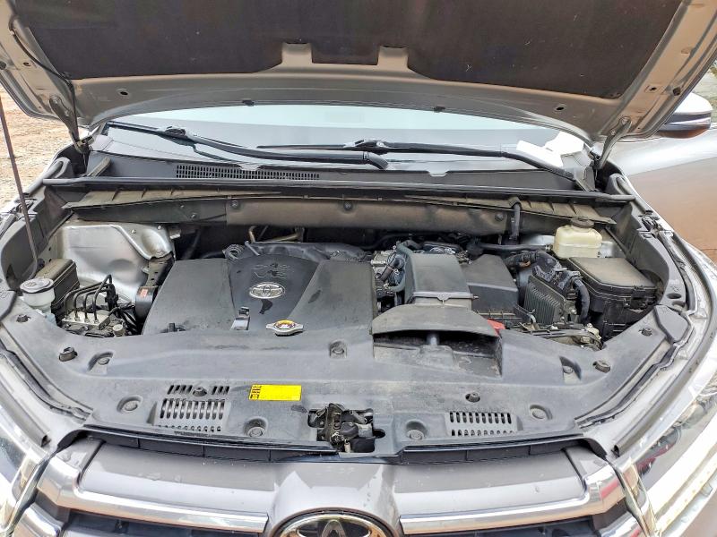 Photo 12 from auction – 2018 TOYOTA HIGHLANDER with VIN 5TDYZRFH1JS275031