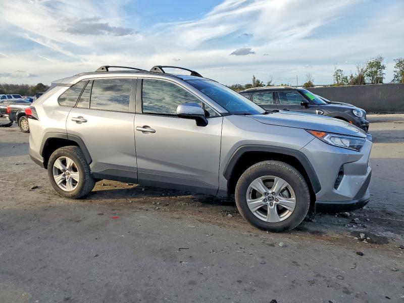 Photo 4 from auction – 2021 TOYOTA RAV4 with VIN 2T3W1RFV6MC168887