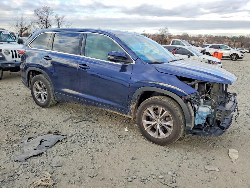Photo 4 from auction – 2015 TOYOTA HIGHLANDER with VIN 5TDZKRFH1FS119376