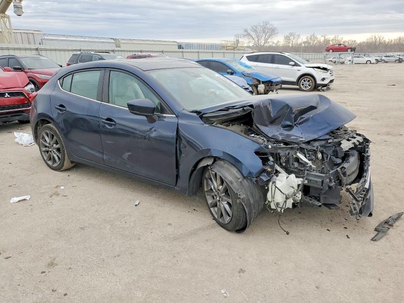 Photo 4 from auction – 2018 MAZDA 3 with VIN 3MZBN1M31JM234051
