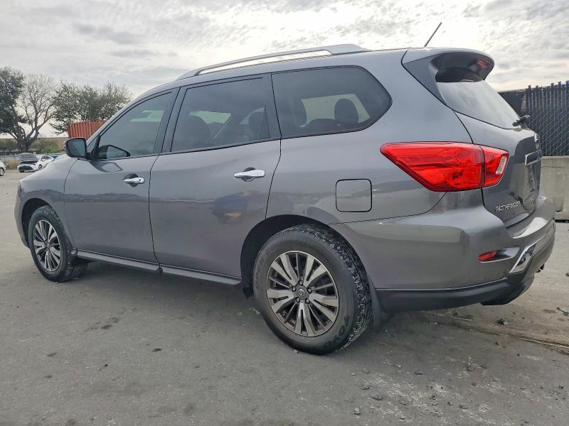 Photo 2 from auction – 2017 NISSAN PATHFINDER with VIN 5N1DR2MN9HC912799