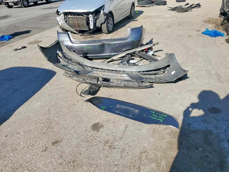 Photo 12 from auction – 2015 HYUNDAI GENESIS 5. with VIN KMHGN4JF8FU069865