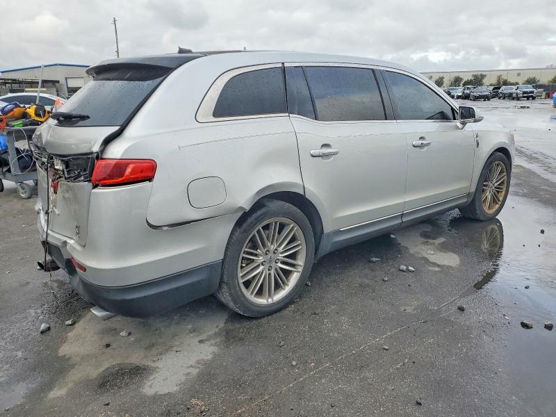 Photo 3 from auction – 2013 LINCOLN MKT with VIN 2LMHJ5AT1DBL56354