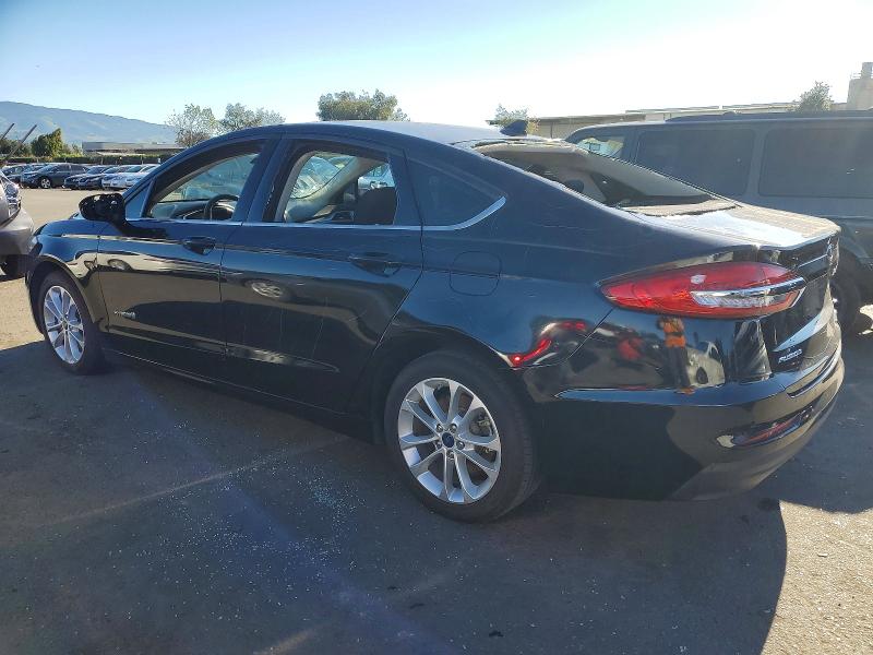 Photo 2 from auction – 2019 FORD FUSION with VIN 3FA6P0LUXKR199913