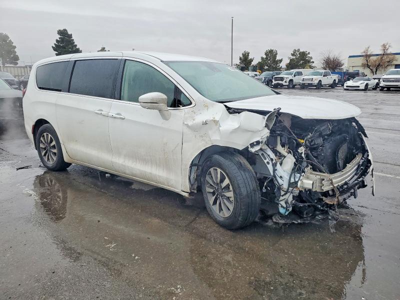 Photo 4 from auction – 2022 CHRYSLER PACIFICA with VIN 2C4RC1L72NR143719