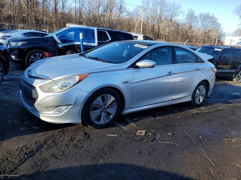 HYUNDAI SONATA HYB 2013 with VIN KMHEC4A48DA066345 - Photo from auction