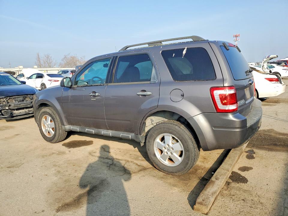 Photo 2 from auction – 2011 FORD ESCAPE XLT with VIN 1FMCU0DG4BKB03949