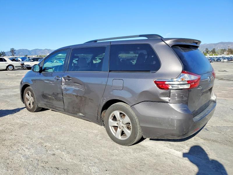 Photo 2 from auction – 2017 TOYOTA SIENNA LE with VIN 5TDKZ3DC5HS849912