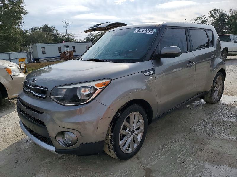 KIA SOUL + 2018 مع رقم تعريف المركبة KNDJP3A55J7591009 - صورة من المزاد