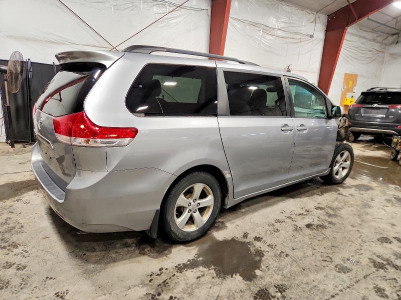 Photo 3 from auction – 2014 TOYOTA SIENNA LE with VIN 5TDKK3DC9ES451540