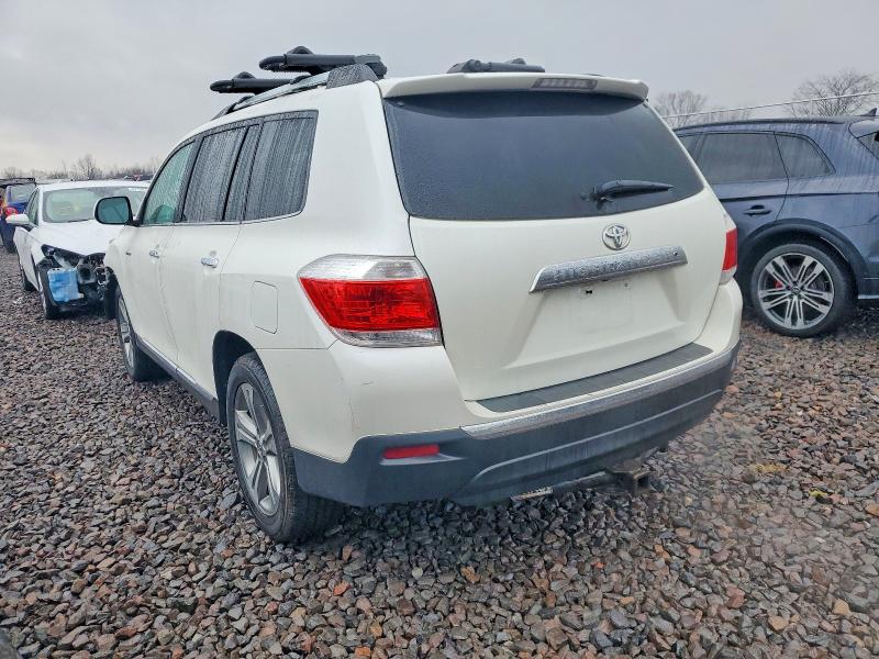 Photo 2 from auction – 2011 TOYOTA HIGHLANDER with VIN 5TDDK3EHXBS084159