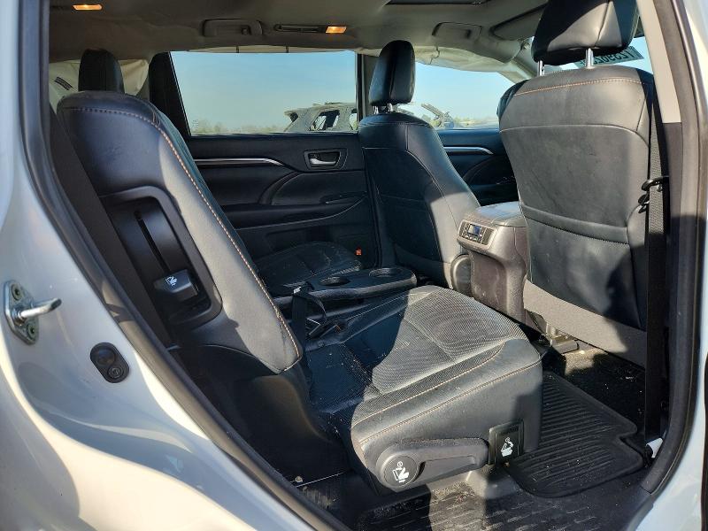 Photo 11 from auction – 2016 TOYOTA HIGHLANDER with VIN 5TDDKRFH1GS331125