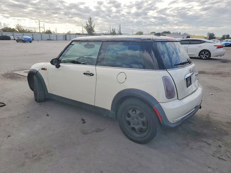 Photo 2 from auction – 2005 MINI COOPER with VIN WMWRC33585TK61712