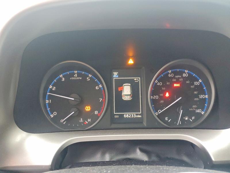Photo 9 from auction – 2017 TOYOTA RAV4 LE with VIN JTMZFREV9HJ700541