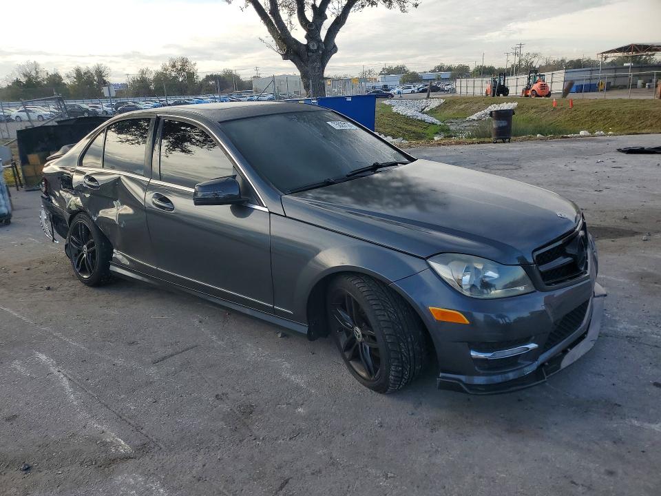 Photo 4 from auction – 2013 MERCEDES-BENZ C with VIN WDDGF4HB7DR257450