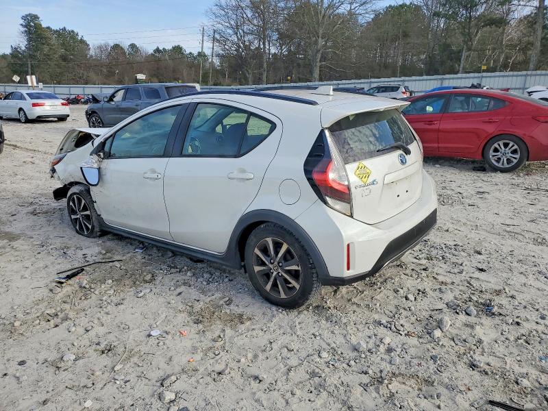 Photo 2 from auction – 2018 TOYOTA PRIUS C with VIN JTDKDTB30J1605637