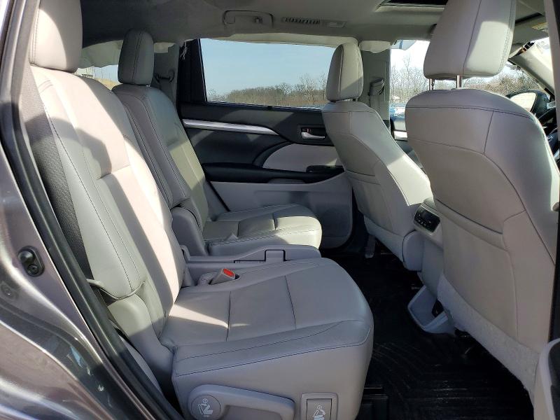 Photo 11 from auction – 2016 TOYOTA HIGHLANDER with VIN 5TDJKRFH8GS264431