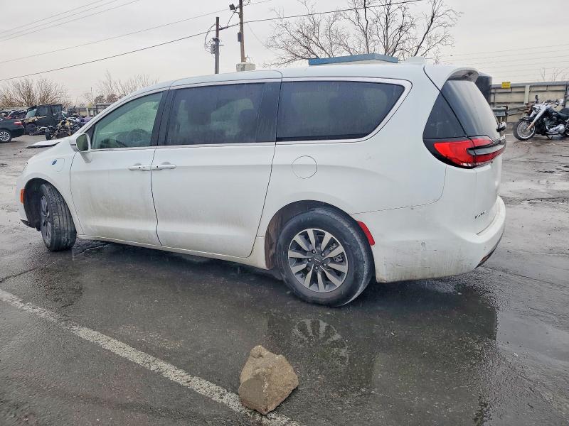 Photo 2 from auction – 2022 CHRYSLER PACIFICA with VIN 2C4RC1L72NR143719