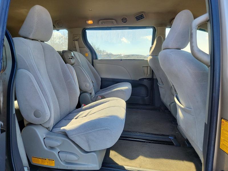 Photo 11 from auction – 2013 TOYOTA SIENNA LE with VIN 5TDKK3DC6DS369019