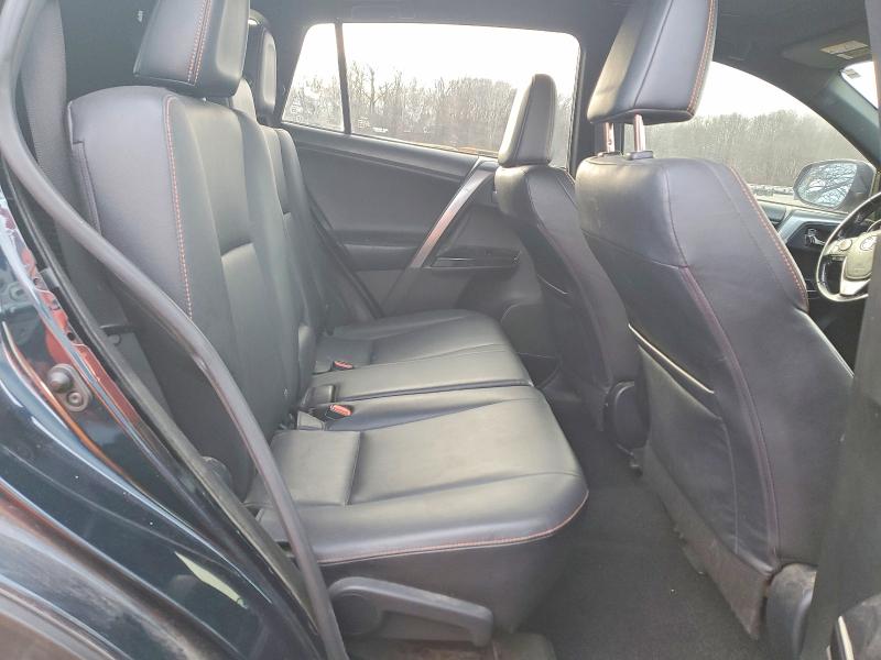 Photo 11 from auction – 2018 TOYOTA RAV4 SE with VIN JTMJFREV4JJ256276